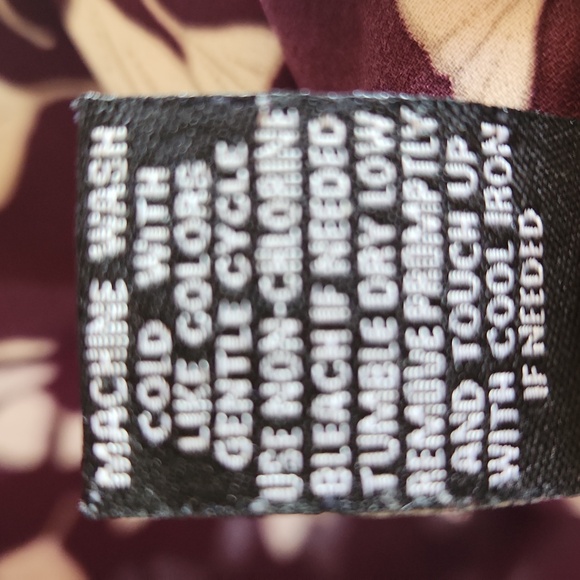 Torrid Purple and White Floral Blouse, size 2 - Picture 6 of 6